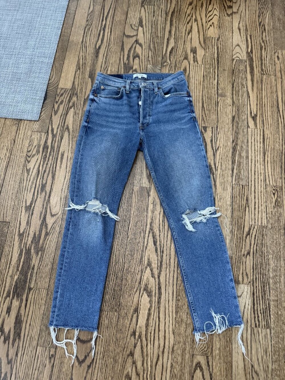 RE/DONE Medium wash mid rise ripped tight straight jeans good condition size 26